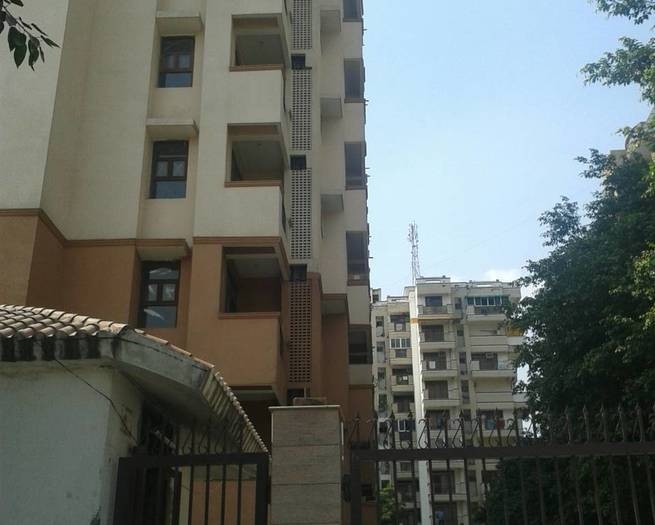 4 bhk 4 bath Flat for sale in Maharaja Saini CGHS Sector 12 Dwarka, Delhi